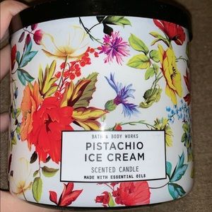 BRAND NEW BATH & BODY WORKS CANDLE